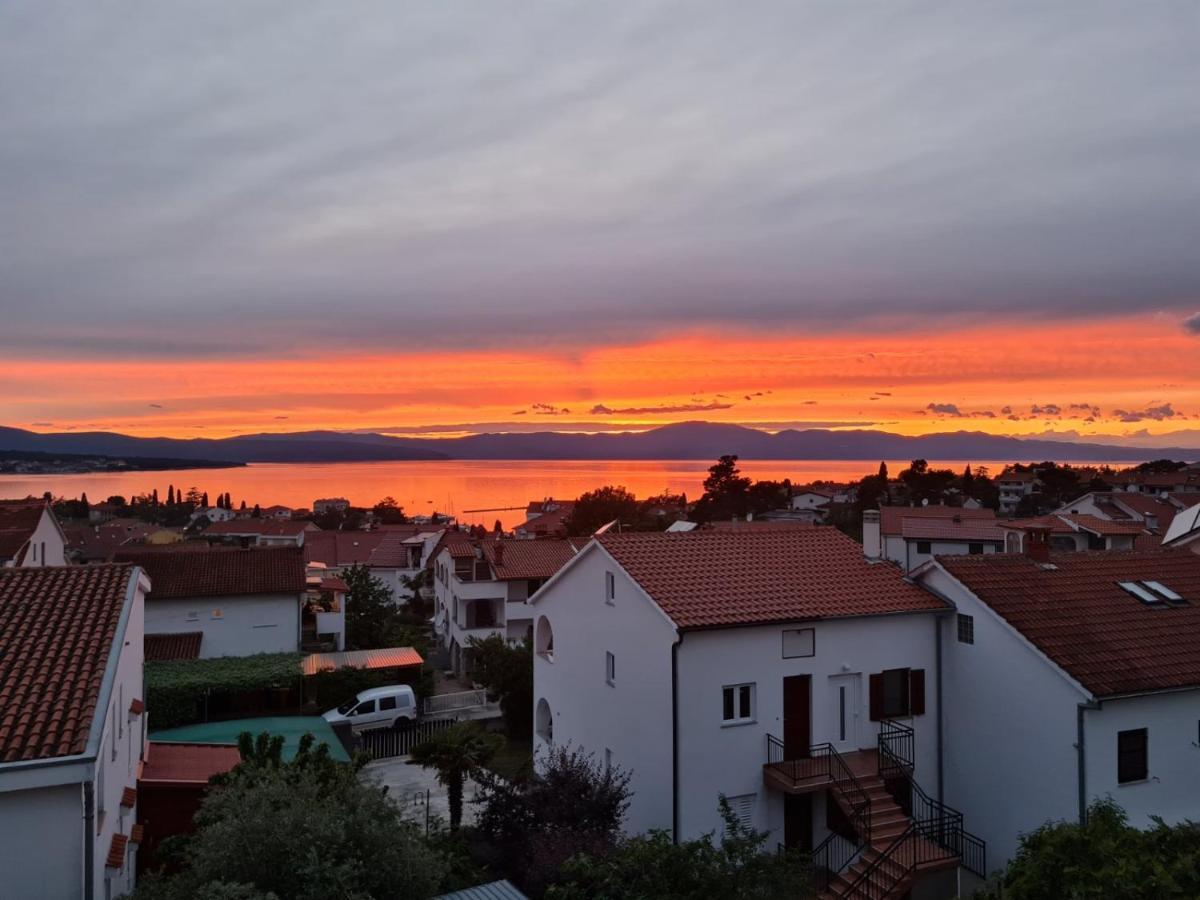 Apartments Dilja Malinska Bagian luar foto