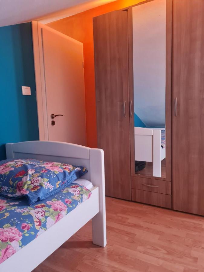 Apartments Dilja Malinska Bagian luar foto