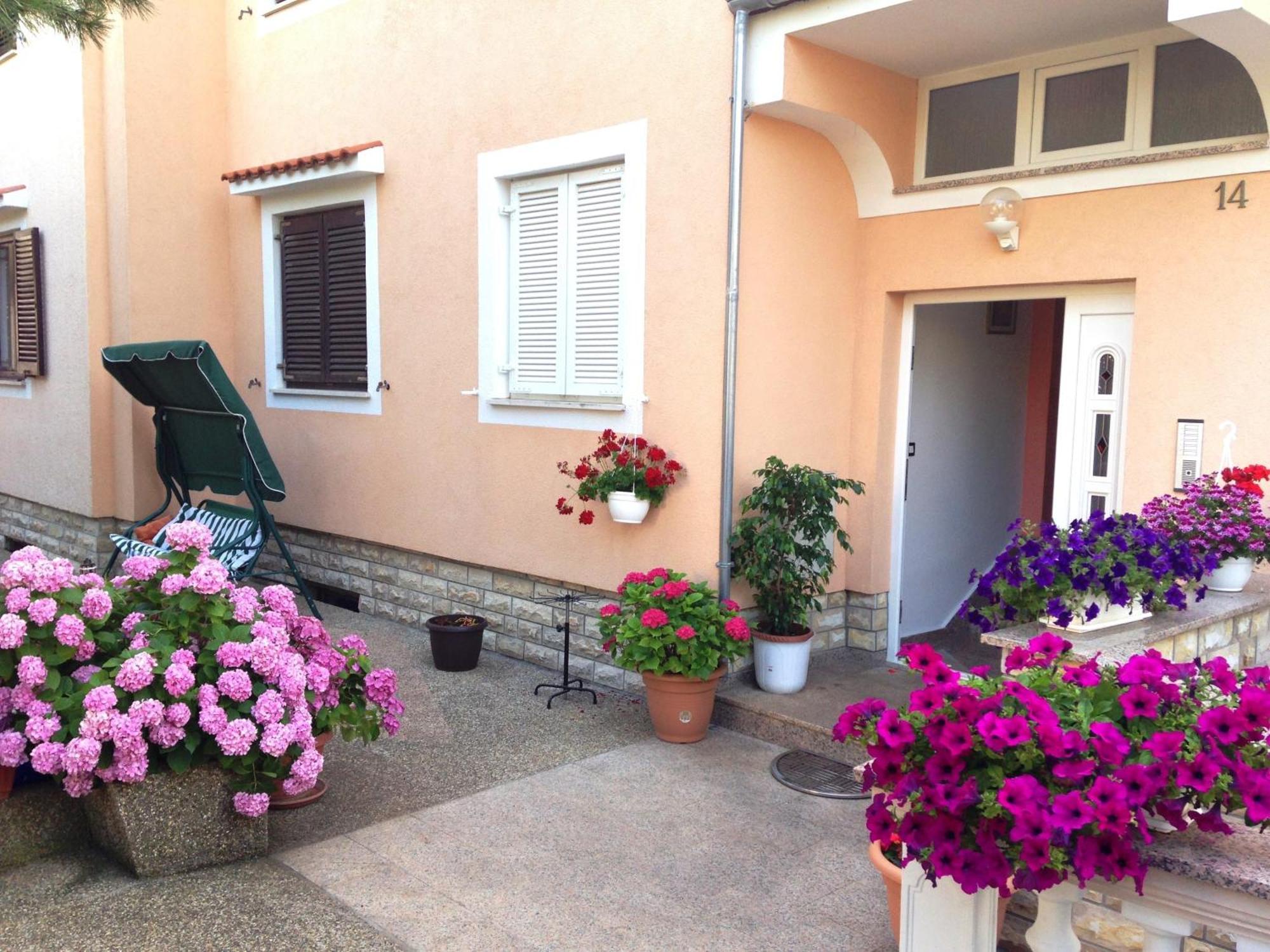 Apartments Dilja Malinska Bagian luar foto